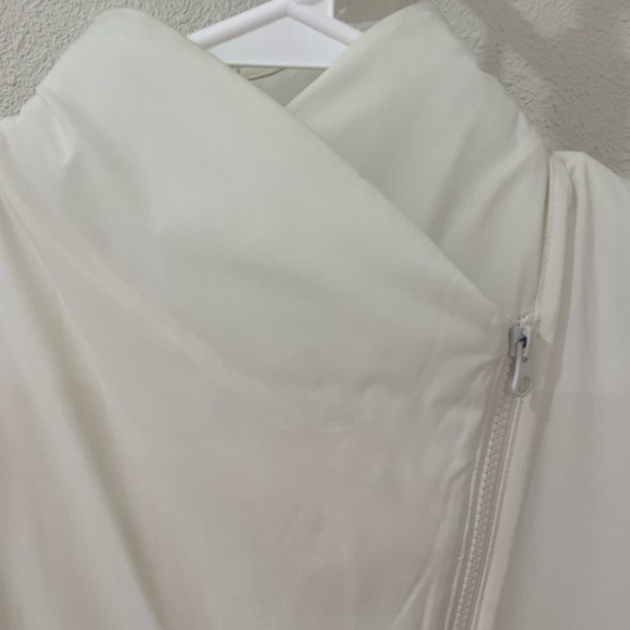 New Balance Cream Ivory Puffer Vest Asymmetrical Zipper - Picture 4 of 8